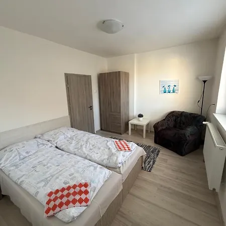 Nyaraló House 8 *